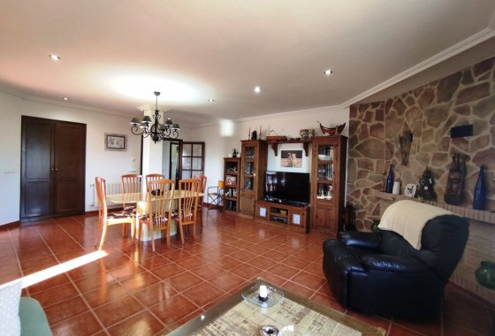 Resale - Villa - Gorga