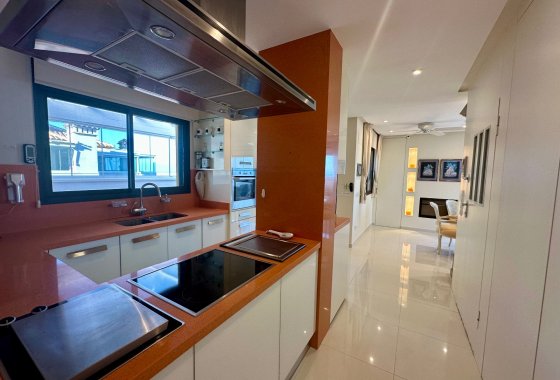 Resale - Apartment - Guardamar del Segura - Marjal Beach