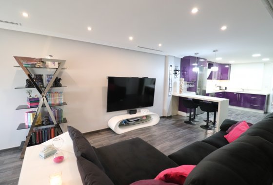 Wiederverkauf - Stadthaus - Redován - Redovan - Town