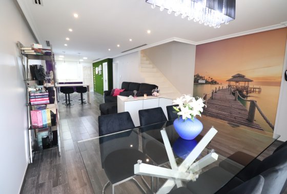 Wiederverkauf - Stadthaus - Redován - Redovan - Town