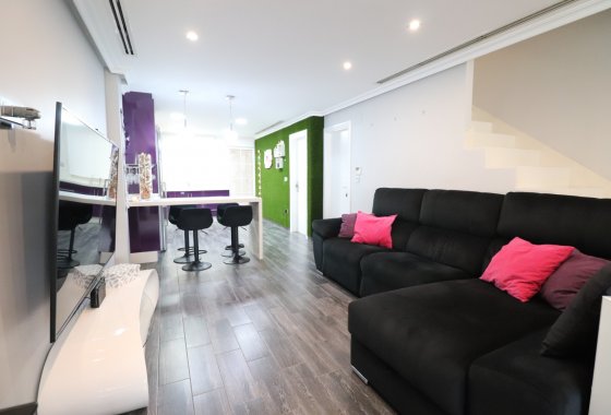 Wiederverkauf - Stadthaus - Redován - Redovan - Town