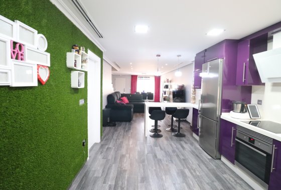 Wiederverkauf - Stadthaus - Redován - Redovan - Town