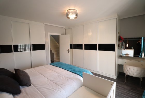 Wiederverkauf - Stadthaus - Redován - Redovan - Town