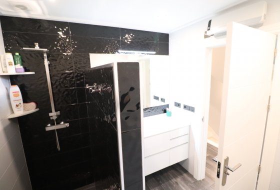 Wiederverkauf - Stadthaus - Redován - Redovan - Town