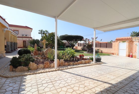 Resale - Villa - Torrevieja - Chaparral