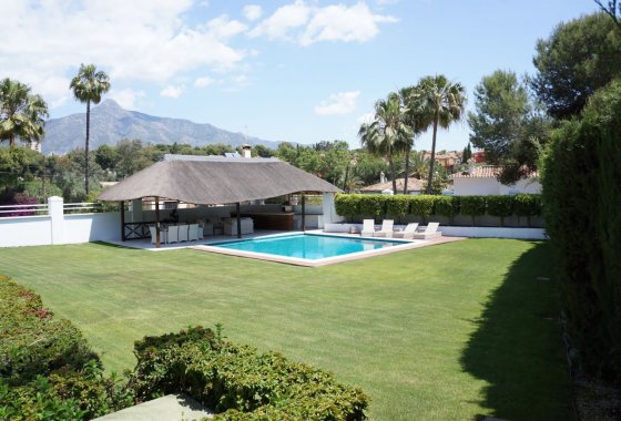 Wiederverkauf - Villa - Marbella - Nueva Andalucía