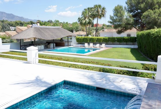 Resale - Villa - Marbella - Nueva Andalucía